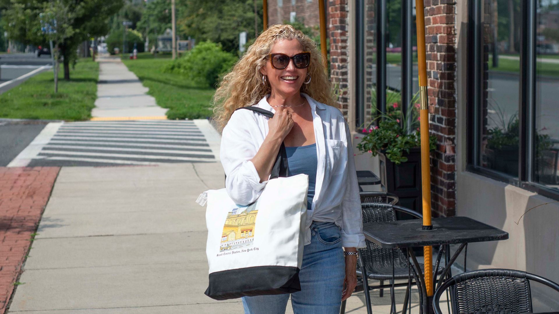 A happy customer makes use of her stylish and handy tote bag